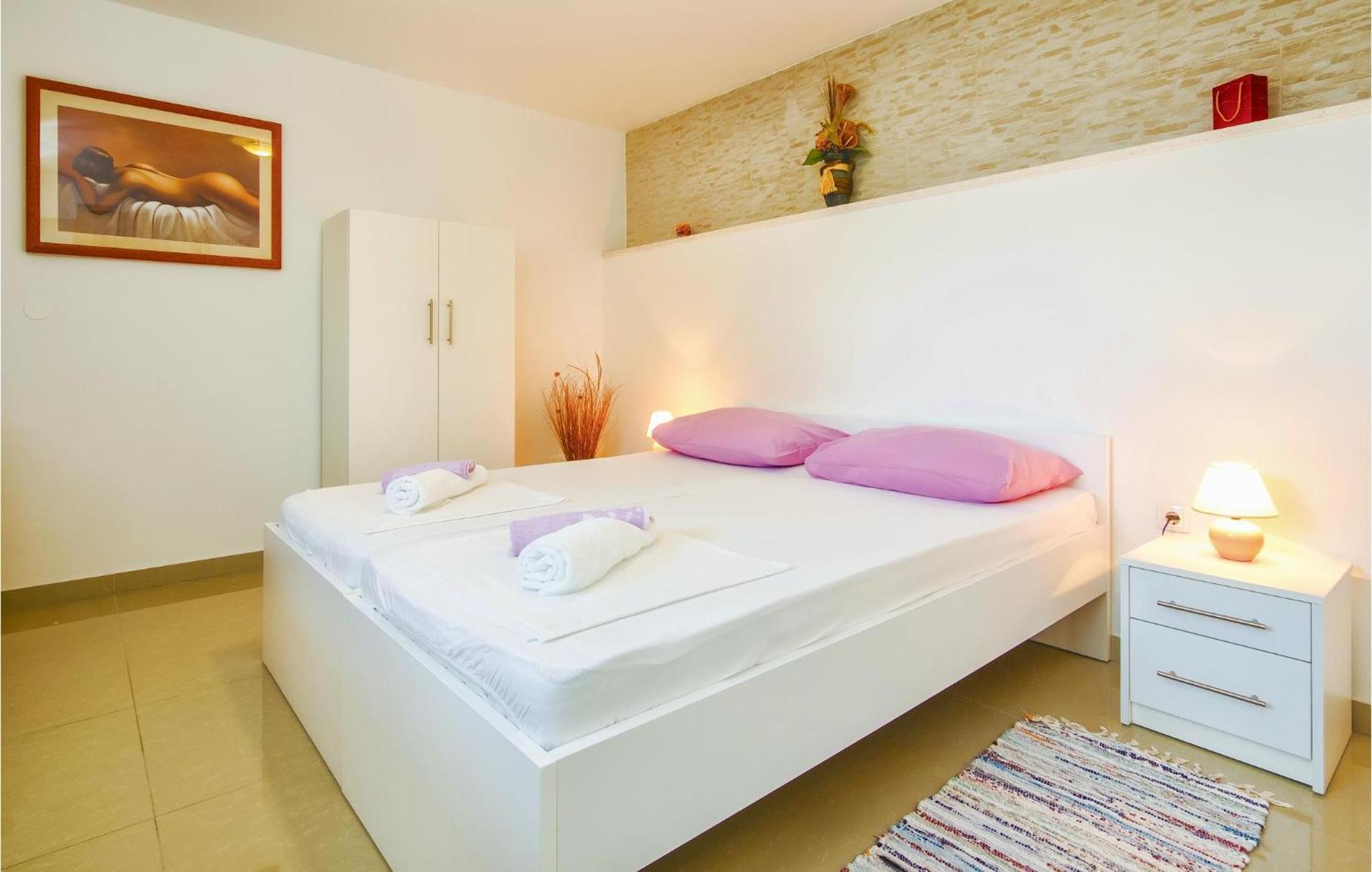 Nice Apartment In Mali Rat With Wifi Sumpetar Екстер'єр фото