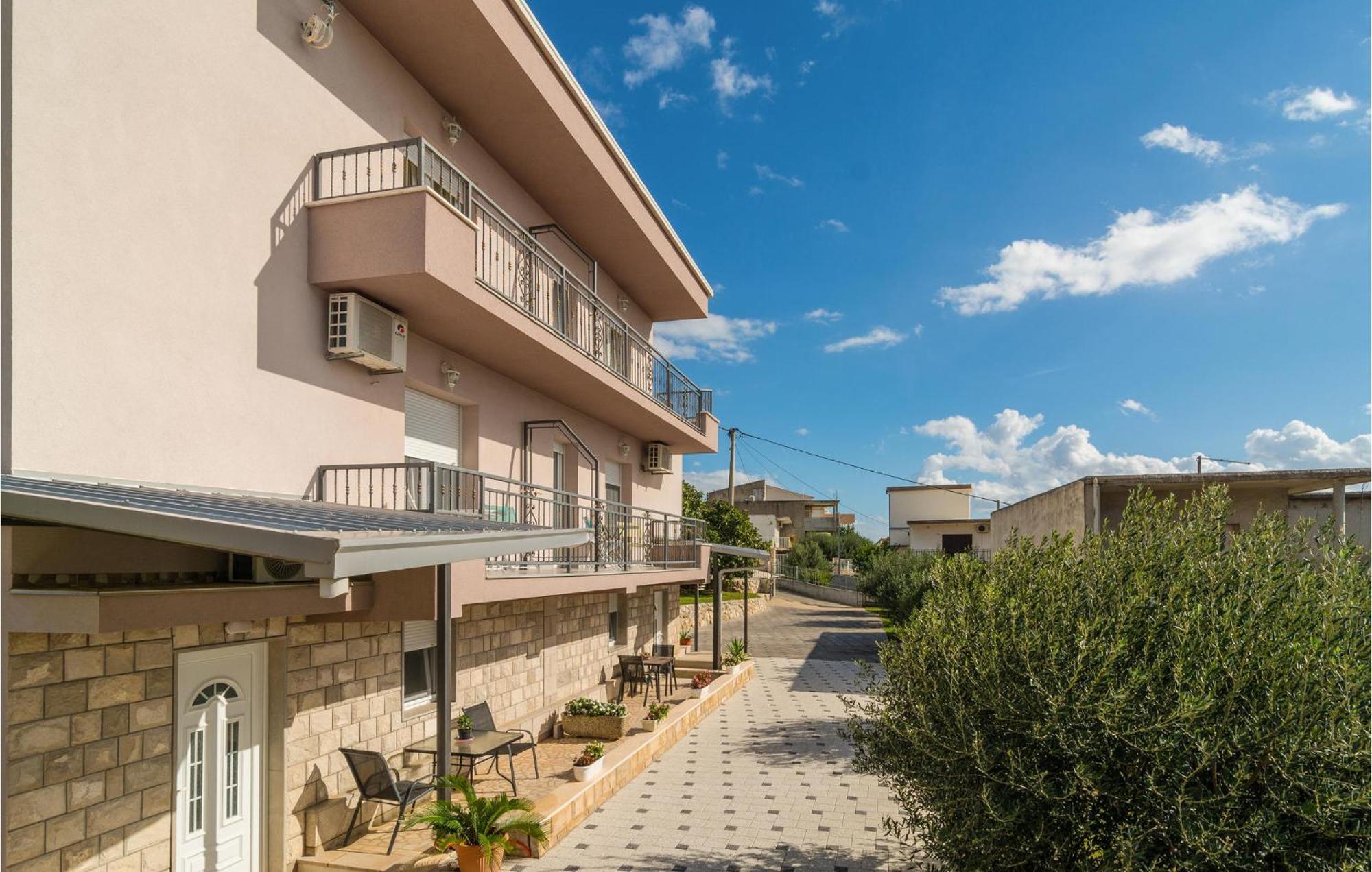 Nice Apartment In Mali Rat With Wifi Sumpetar Екстер'єр фото